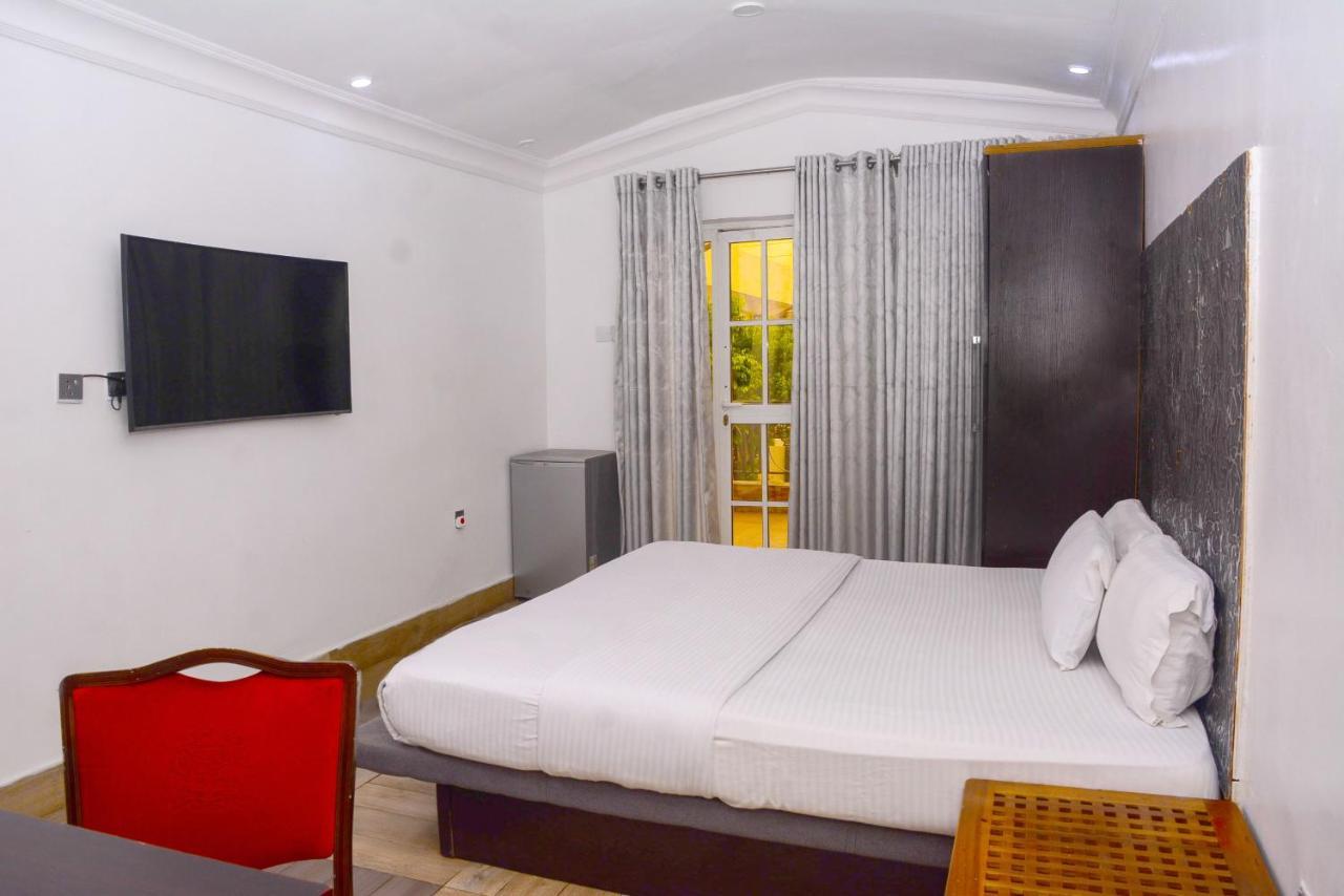 Connecting Lagos Suites Buitenkant foto