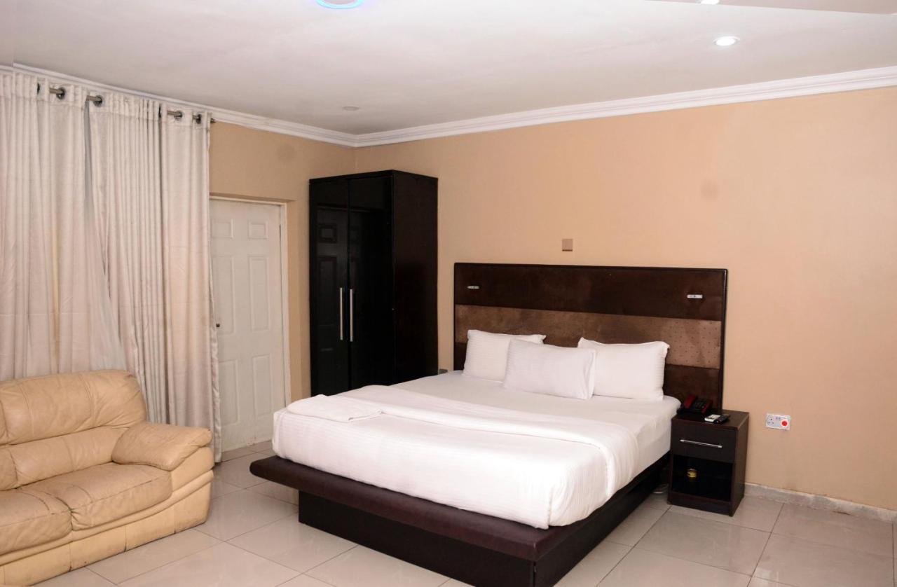 Connecting Lagos Suites Buitenkant foto