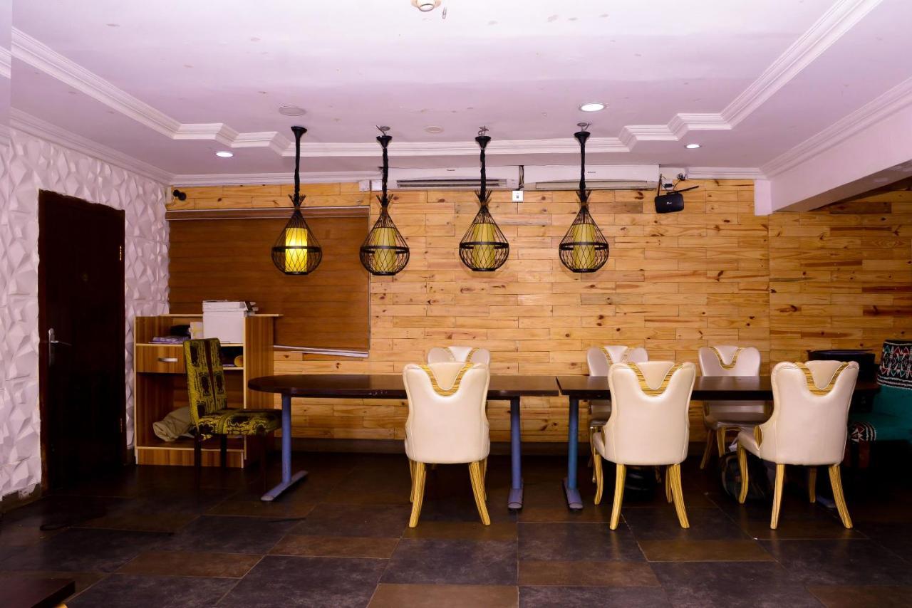 Connecting Lagos Suites Buitenkant foto