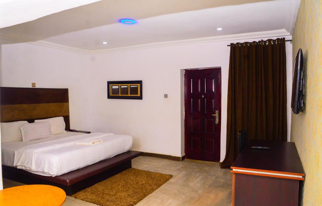 Connecting Lagos Suites Buitenkant foto