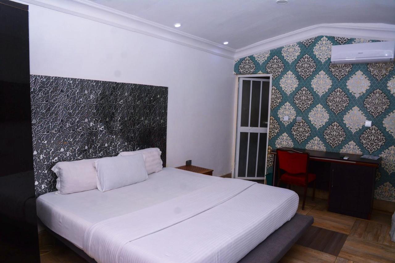 Connecting Lagos Suites Buitenkant foto