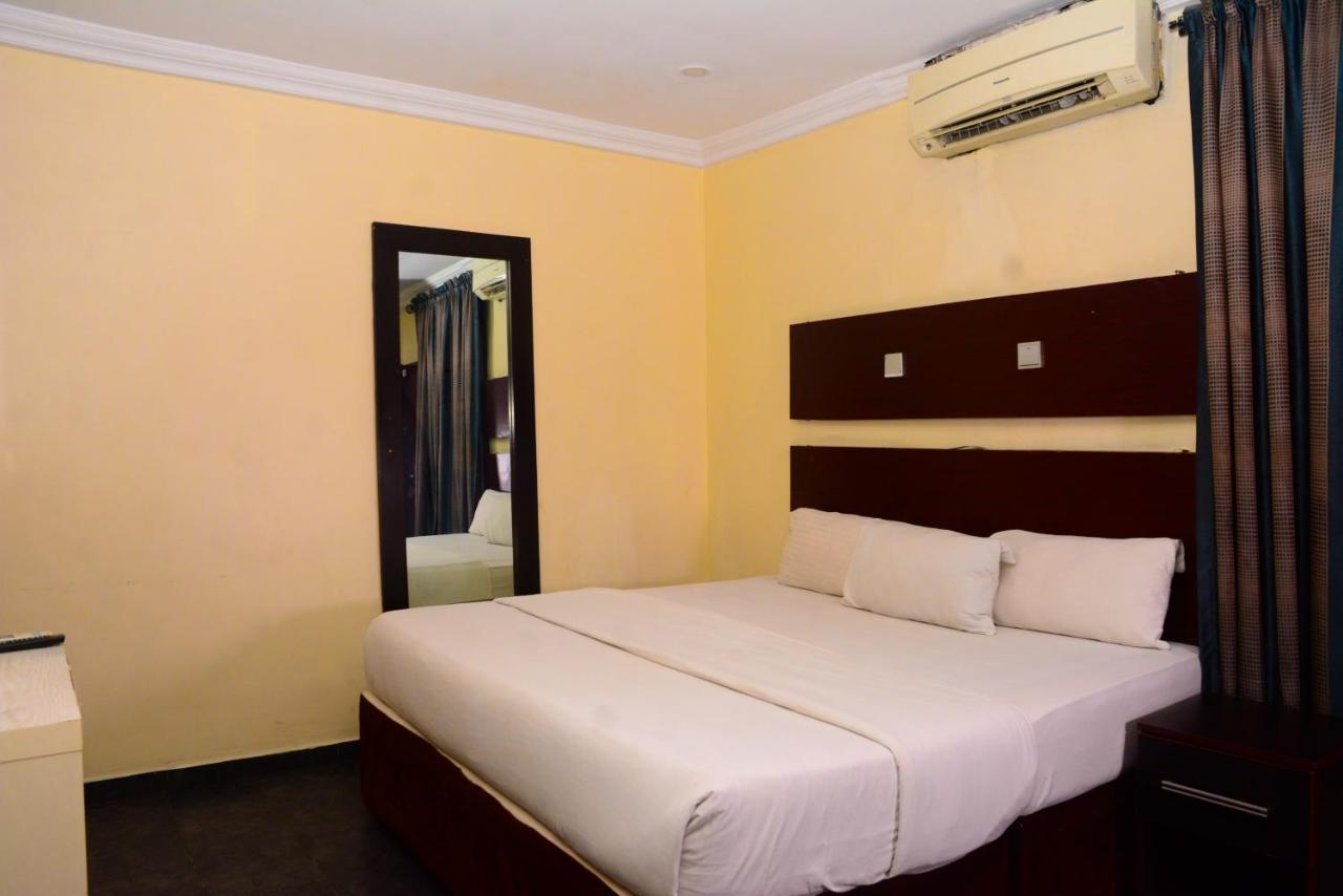 Connecting Lagos Suites Buitenkant foto