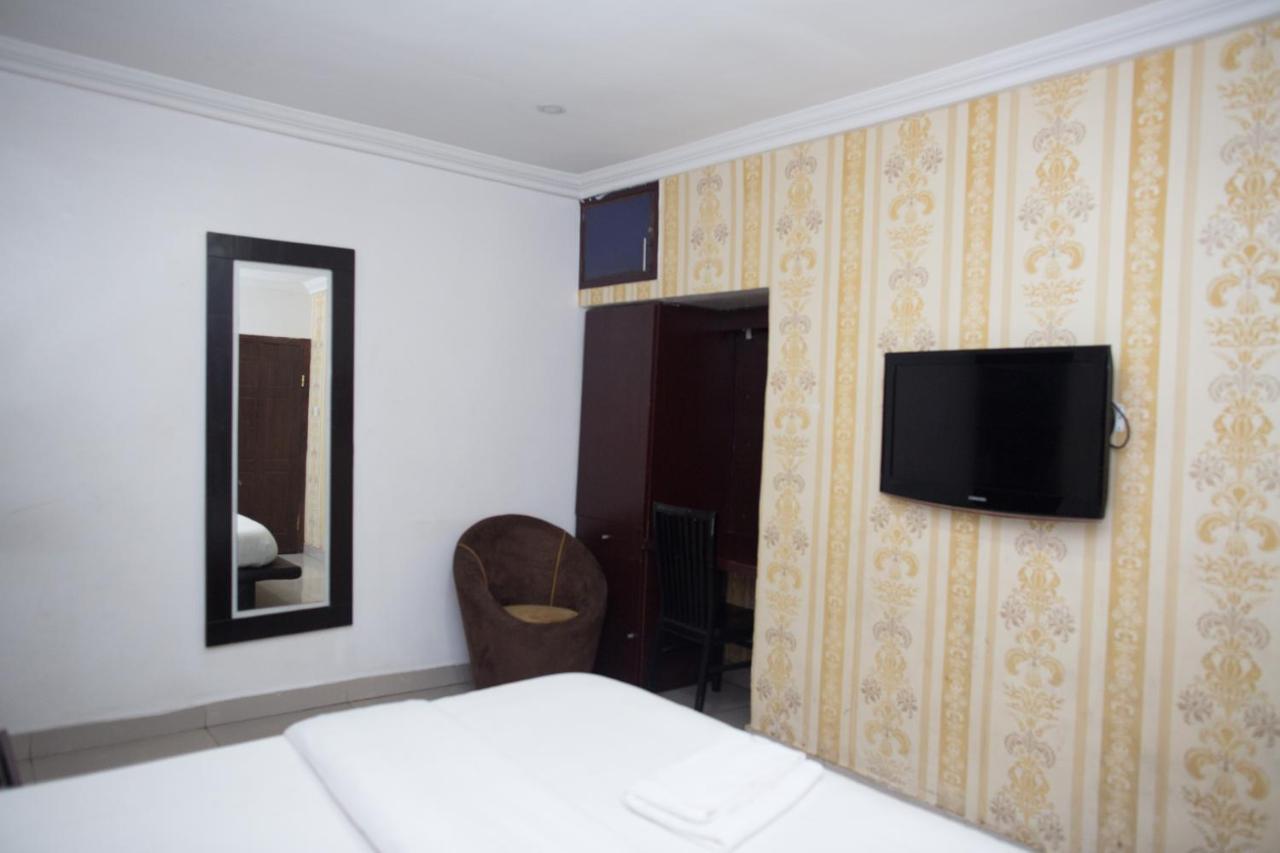 Connecting Lagos Suites Buitenkant foto