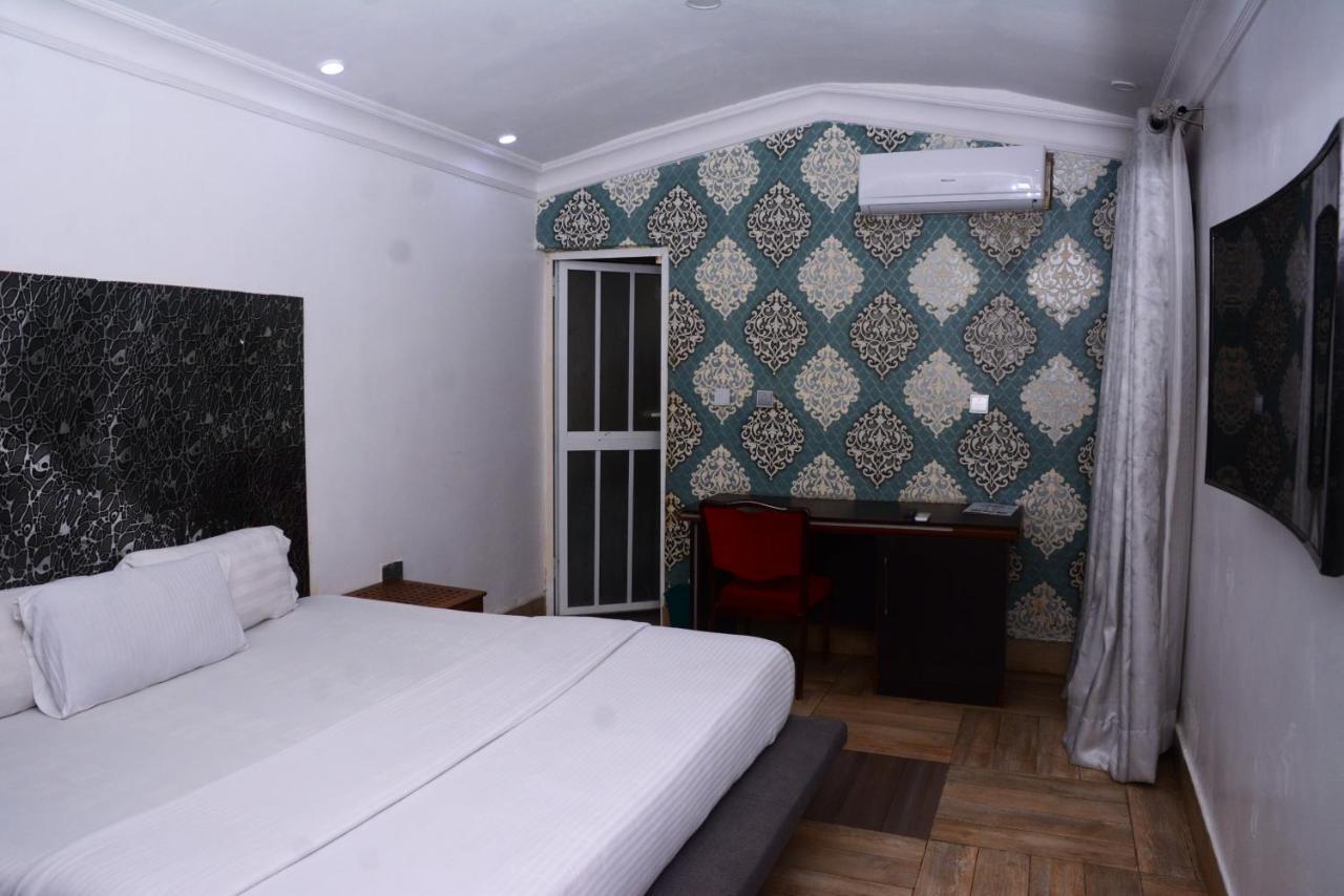 Connecting Lagos Suites Buitenkant foto